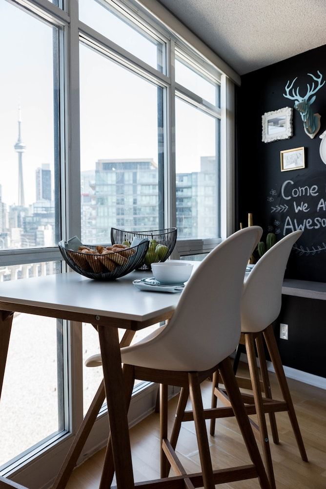 QuickStay CN Tower View Condo in Fort York Premium Studio, Kitchenette, City View 5