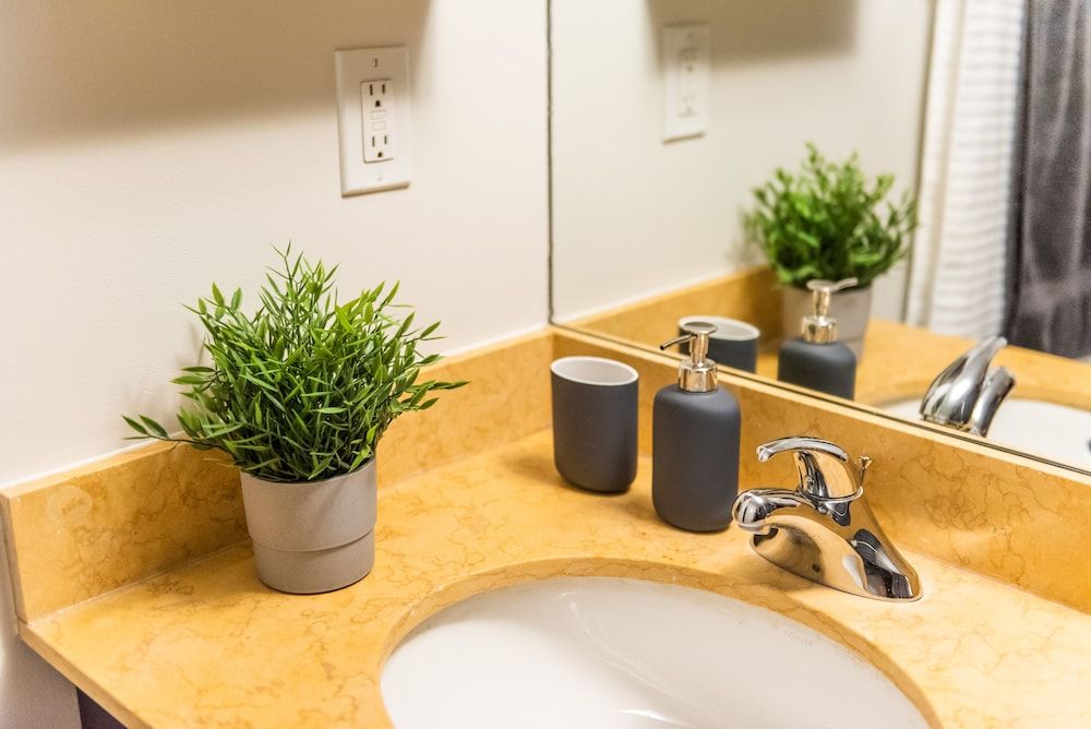 QuickStay CN Tower View Condo in Fort York Executive Apartment, 2 Bedrooms 35