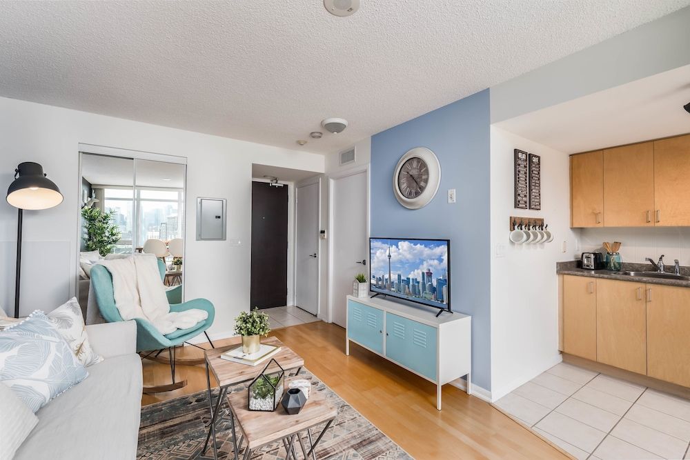 QuickStay CN Tower View Condo in Fort York Premium Studio, Kitchenette, City View 25