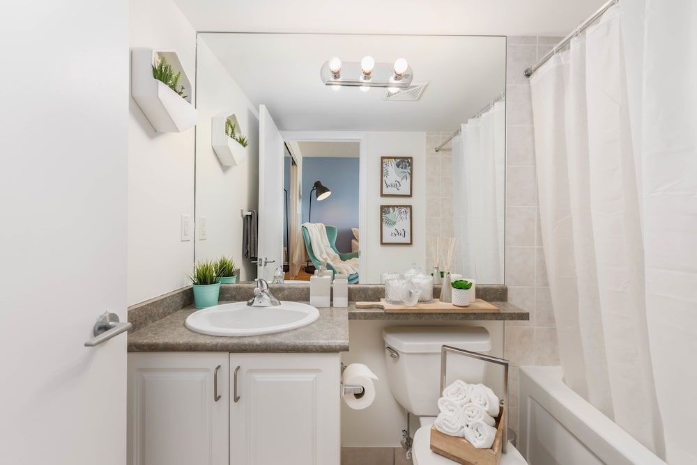 QuickStay CN Tower View Condo in Fort York Premium Studio, Kitchenette, City View 32