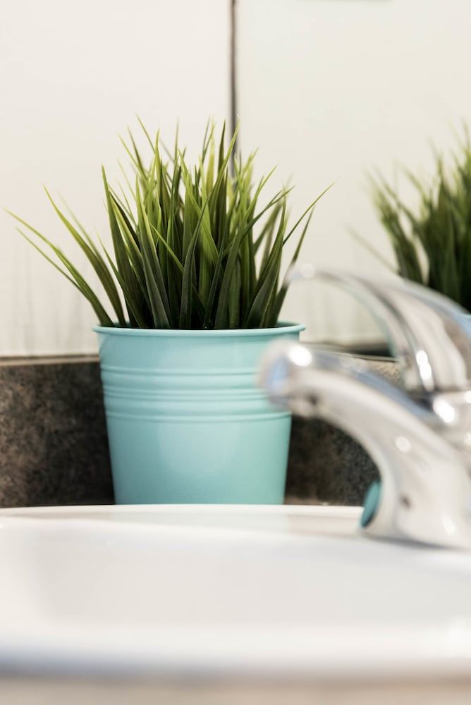 QuickStay CN Tower View Condo in Fort York Premium Studio, Kitchenette, City View 37