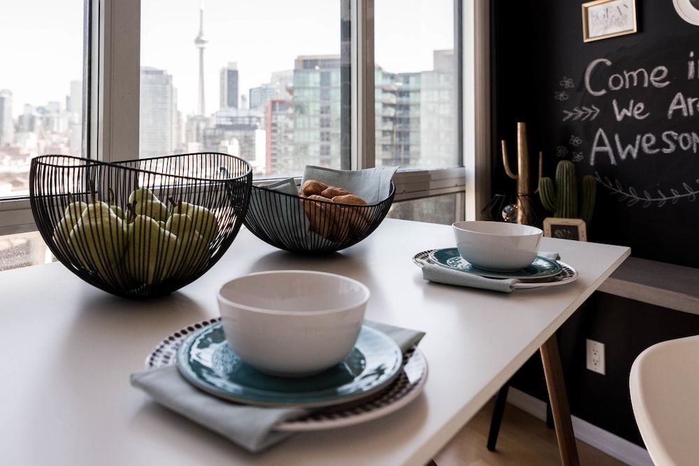 QuickStay CN Tower View Condo in Fort York Premium Studio, Kitchenette, City View 4