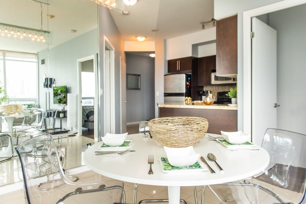 QuickStay CN Tower View Condo in Fort York Executive Apartment, 2 Bedrooms 12