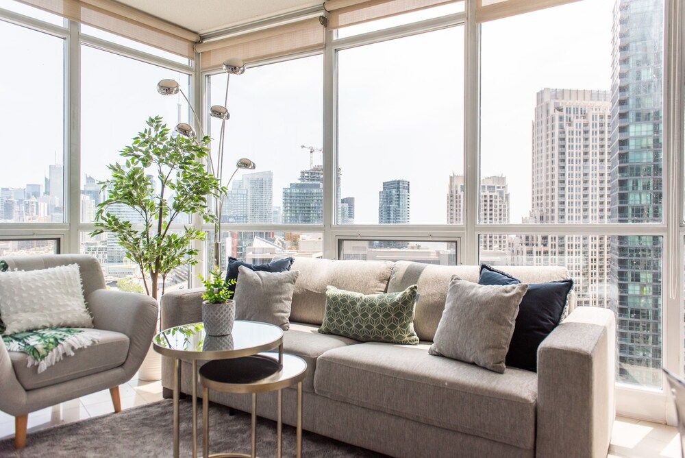 QuickStay CN Tower View Condo in Fort York Executive Apartment, 2 Bedrooms 23