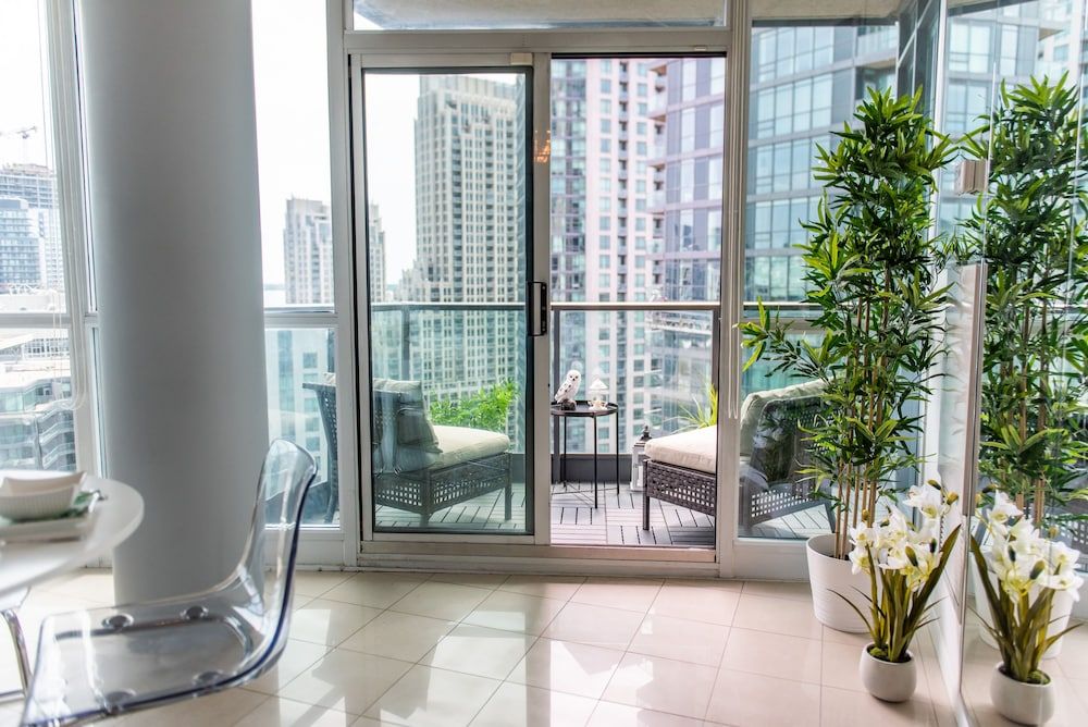 undefined QuickStay CN Tower View Condo in Fort York 3