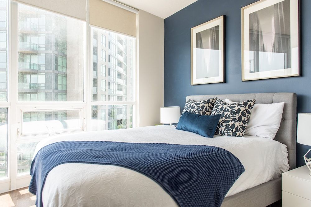 QuickStay CN Tower View Condo in Fort York Executive Apartment, 2 Bedrooms 2