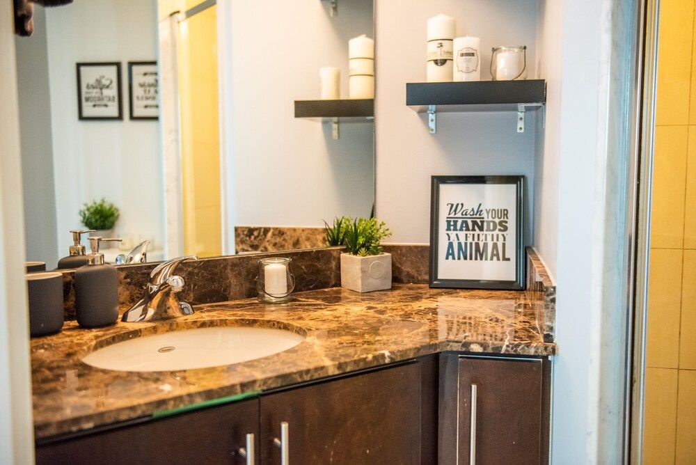 QuickStay CN Tower View Condo in Fort York Executive Apartment, 2 Bedrooms 30