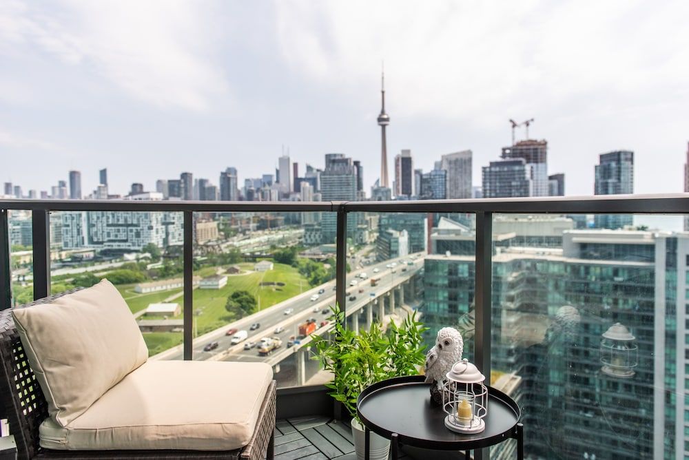 QuickStay CN Tower View Condo in Fort York Executive Apartment, 2 Bedrooms 25