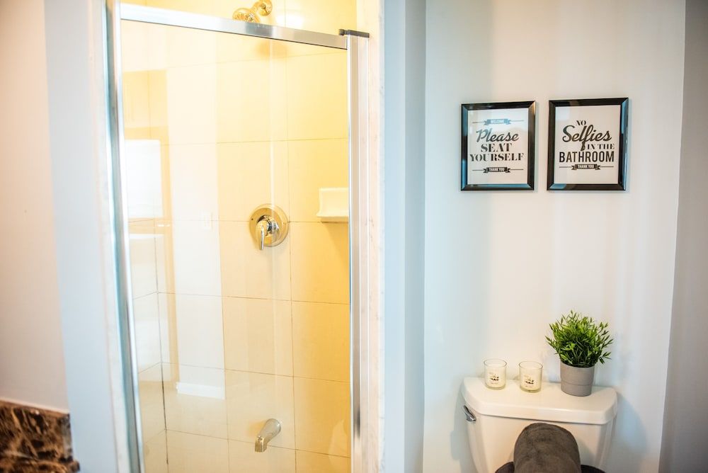 QuickStay CN Tower View Condo in Fort York Executive Apartment, 2 Bedrooms 37