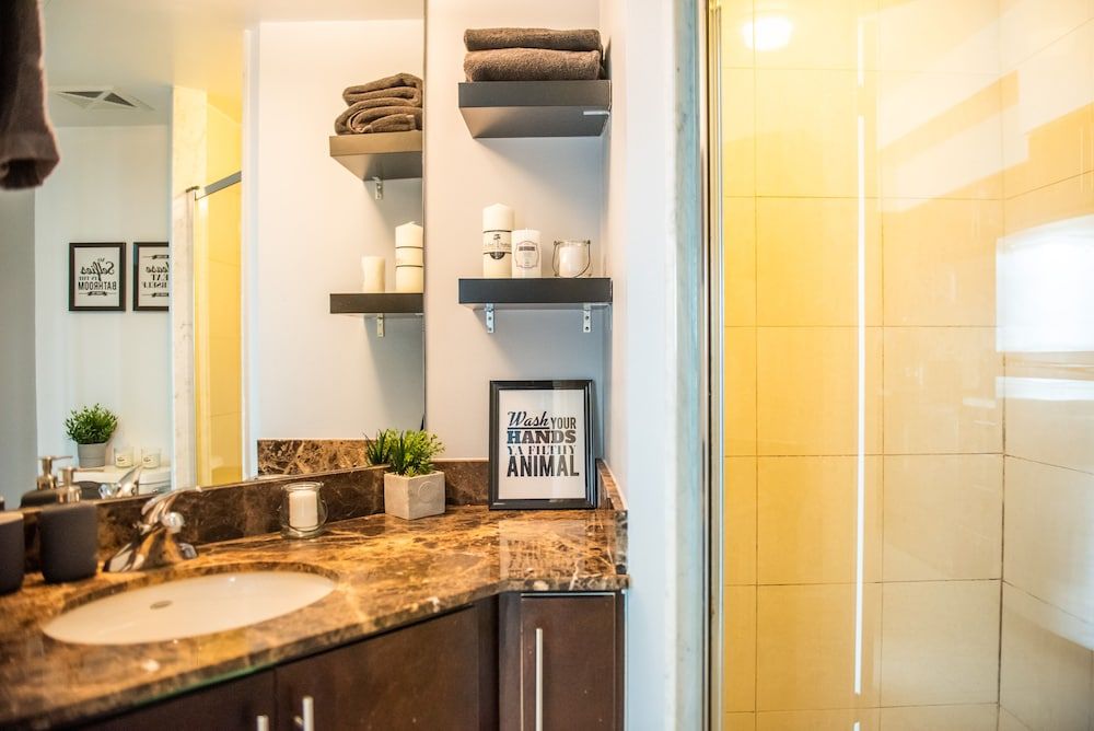 QuickStay CN Tower View Condo in Fort York Executive Apartment, 2 Bedrooms 31