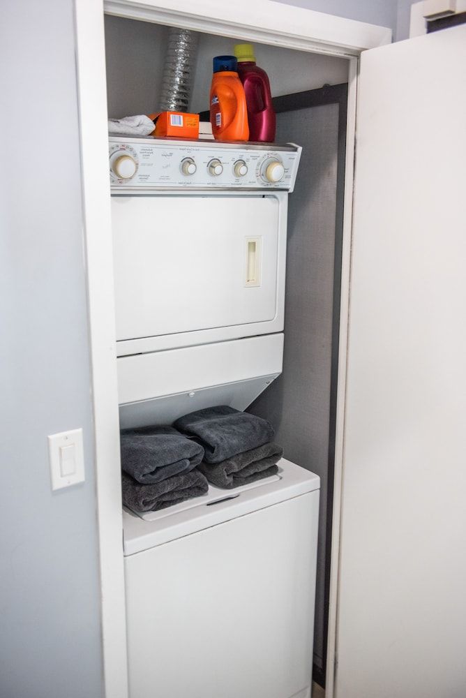 QuickStay CN Tower View Condo in Fort York Executive Apartment, 2 Bedrooms 29