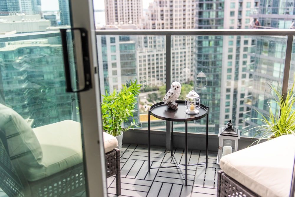 QuickStay CN Tower View Condo in Fort York Executive Apartment, 2 Bedrooms 24
