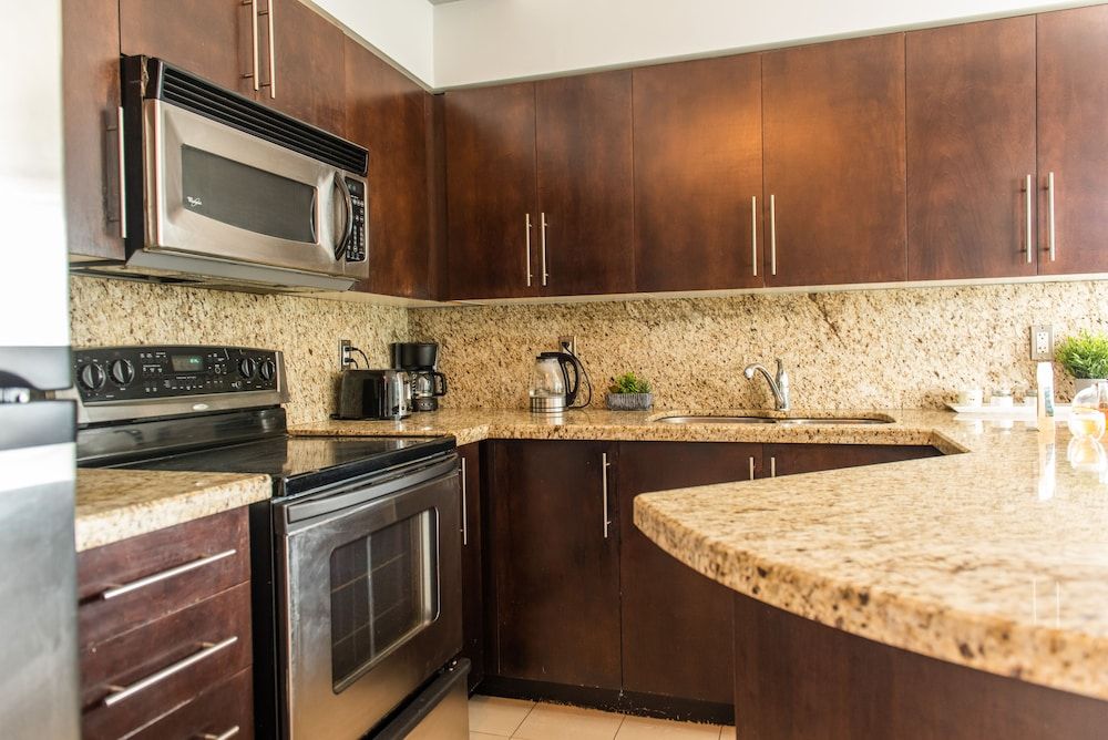 QuickStay CN Tower View Condo in Fort York Executive Apartment, 2 Bedrooms 13