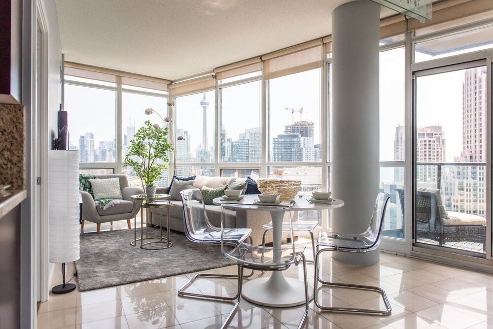 QuickStay CN Tower View Condo in Fort York Executive Apartment, 2 Bedrooms 18
