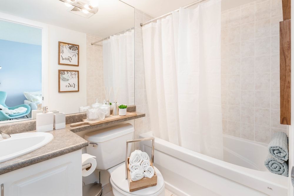 QuickStay CN Tower View Condo in Fort York Premium Studio, Kitchenette, City View 31