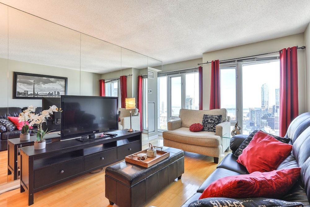 Downtown Studio in Dundas Square Design Condo, 1 Bedroom 11
