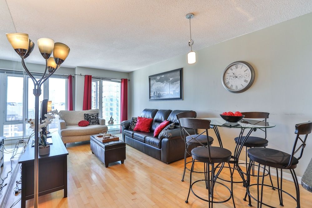 Downtown Studio in Dundas Square Design Condo, 1 Bedroom 13