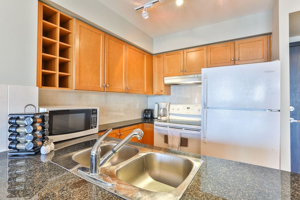 undefined Downtown Studio in Dundas Square 6