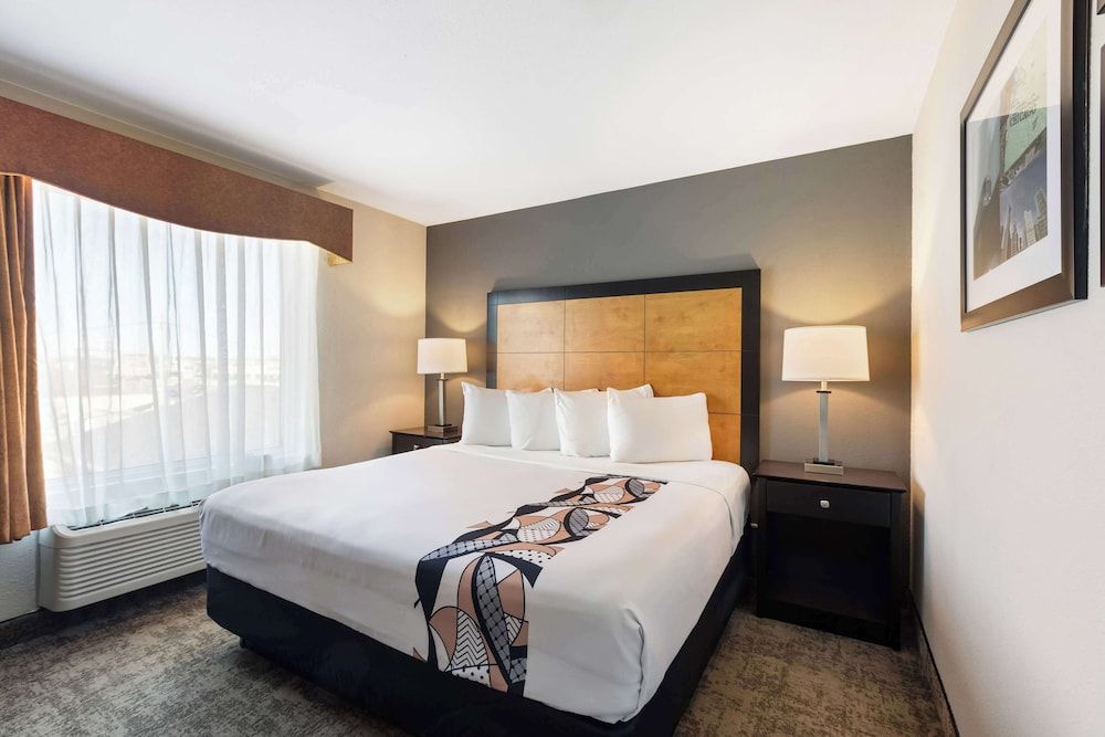 Suite, 1 King Bed, Non Smoking, Jetted Tub