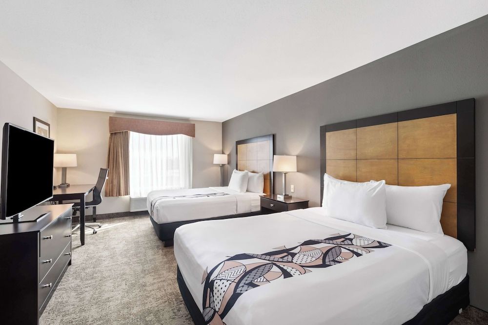 Standard Room, 2 Queen Beds, Non Smoking (Shower Only)