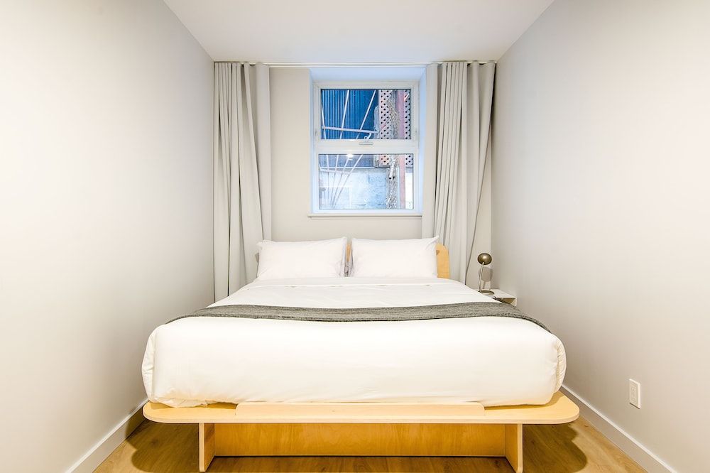 Les Lofts Charest - By Les Lofts Vieux-Quebec Apartment, 2 Bedrooms, Half-Basement (LC104) 2