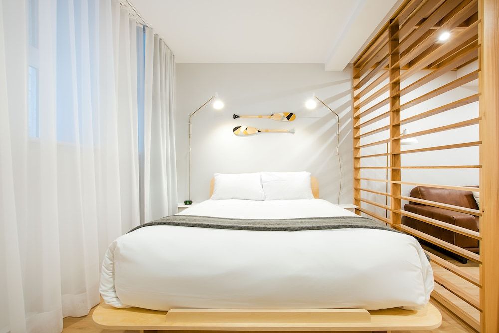 Loft, 1 Queen Bed with Sofa bed, Half-Basement (LC103)