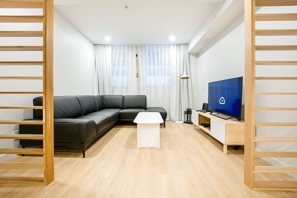 Les Lofts Charest - By Les Lofts Vieux-Quebec Apartment, 2 Bedrooms, Half-Basement (LC104) 12