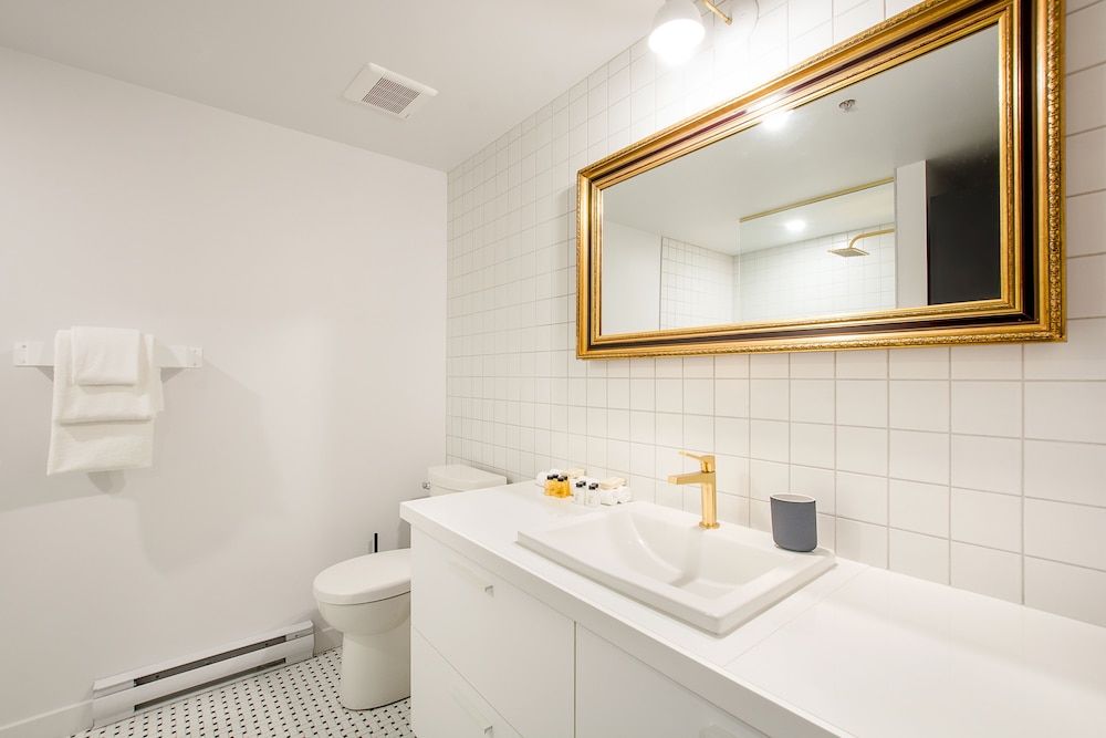 Les Lofts Charest - By Les Lofts Vieux-Quebec Apartment, 2 Bedrooms, Half-Basement (LC104) 4