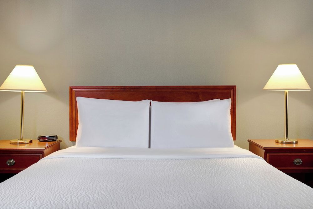 Days Inn by Wyndham Whitecourt Deluxe Room, 1 King Bed, Non Smoking