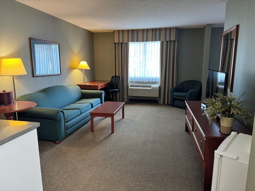 Days Inn by Wyndham Whitecourt Suite, 1 Bedroom, Non Smoking 3