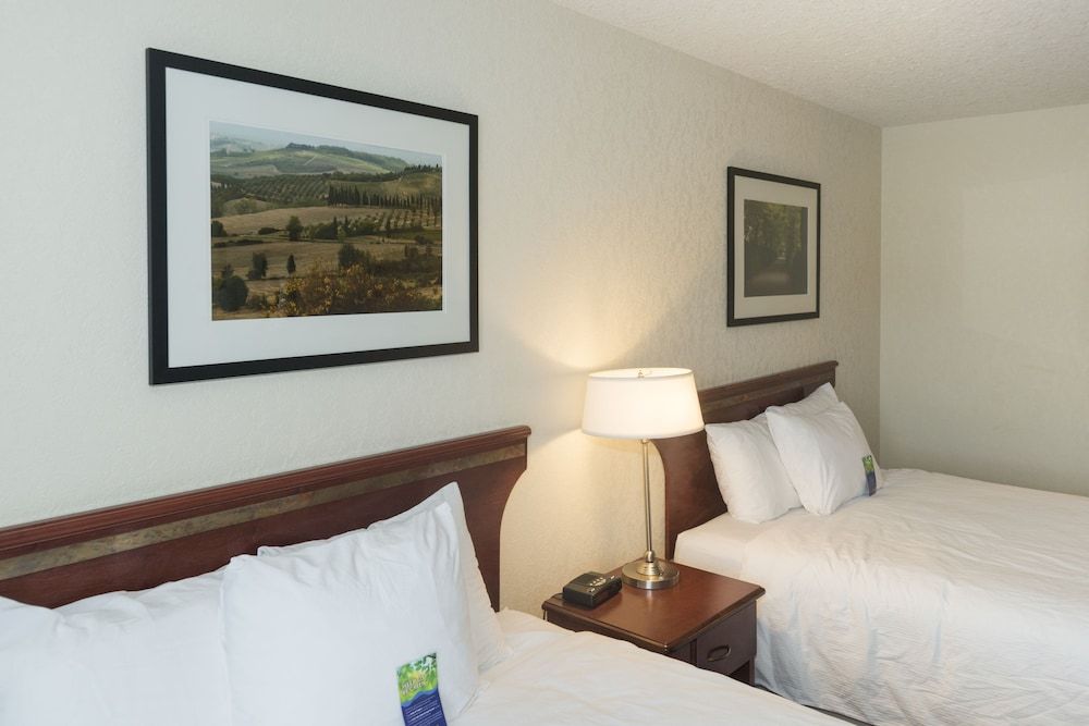 Lakeview Inns & Suites - Fort Nelson Double Room, 2 Queen Beds 8