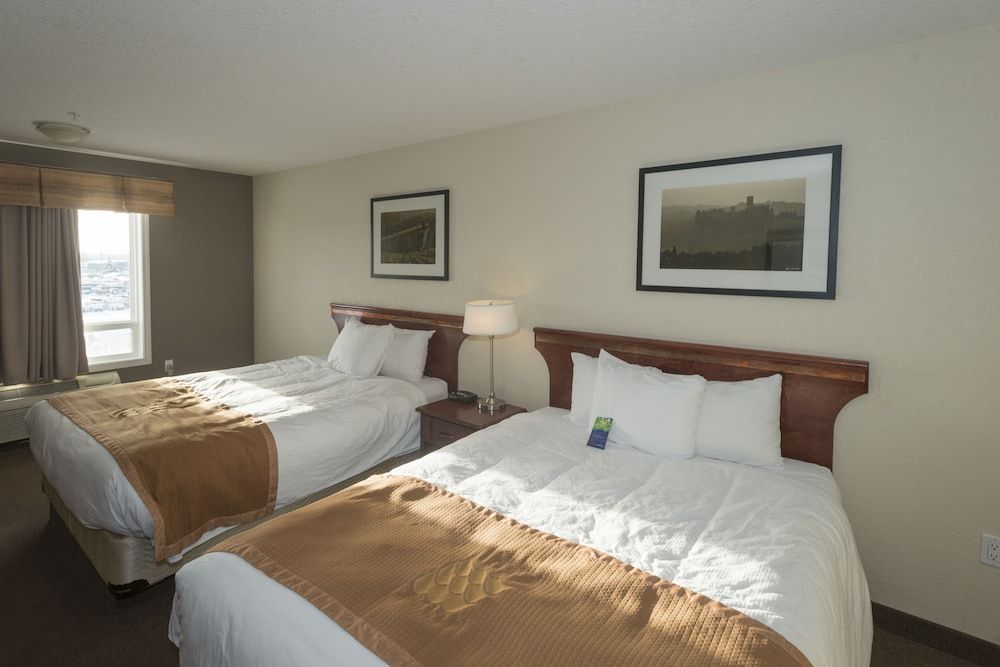 Lakeview Inns & Suites - Fort Nelson Double Room, 2 Queen Beds 9