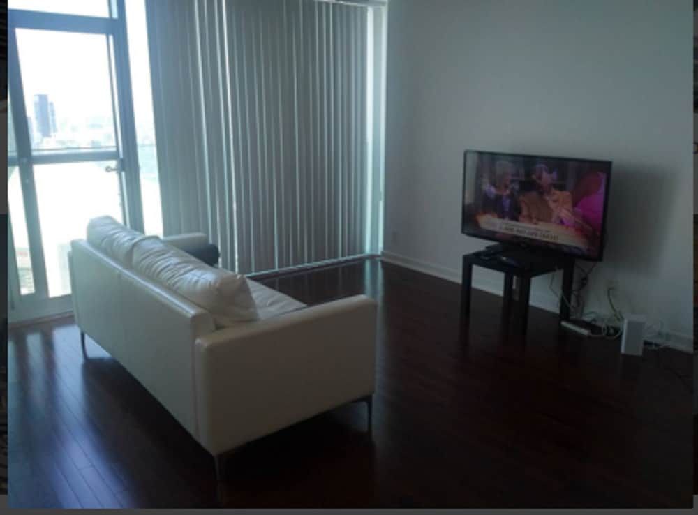 Trinity Suites - Condo on York Street I Comfort Condo, 1 Queen Bed 3