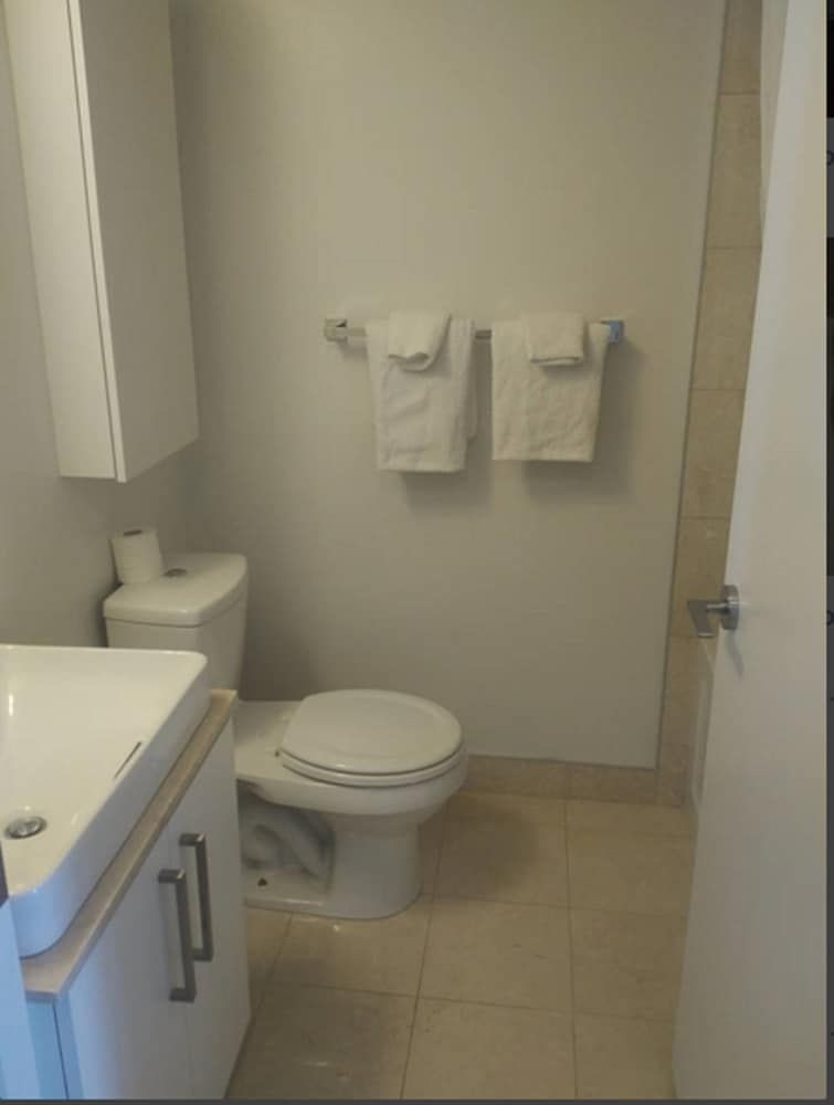 Trinity Suites - Condo on York Street I Comfort Condo, 1 Queen Bed 7