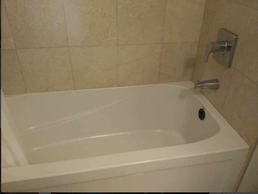 Trinity Suites - Condo on York Street I Comfort Condo, 1 Queen Bed 6