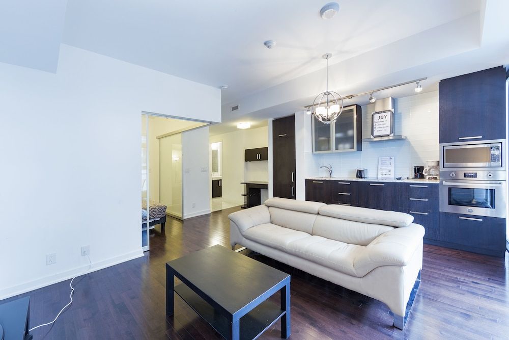 Trinity Suites - Condo on York Street I Luxury Condo (Ice)