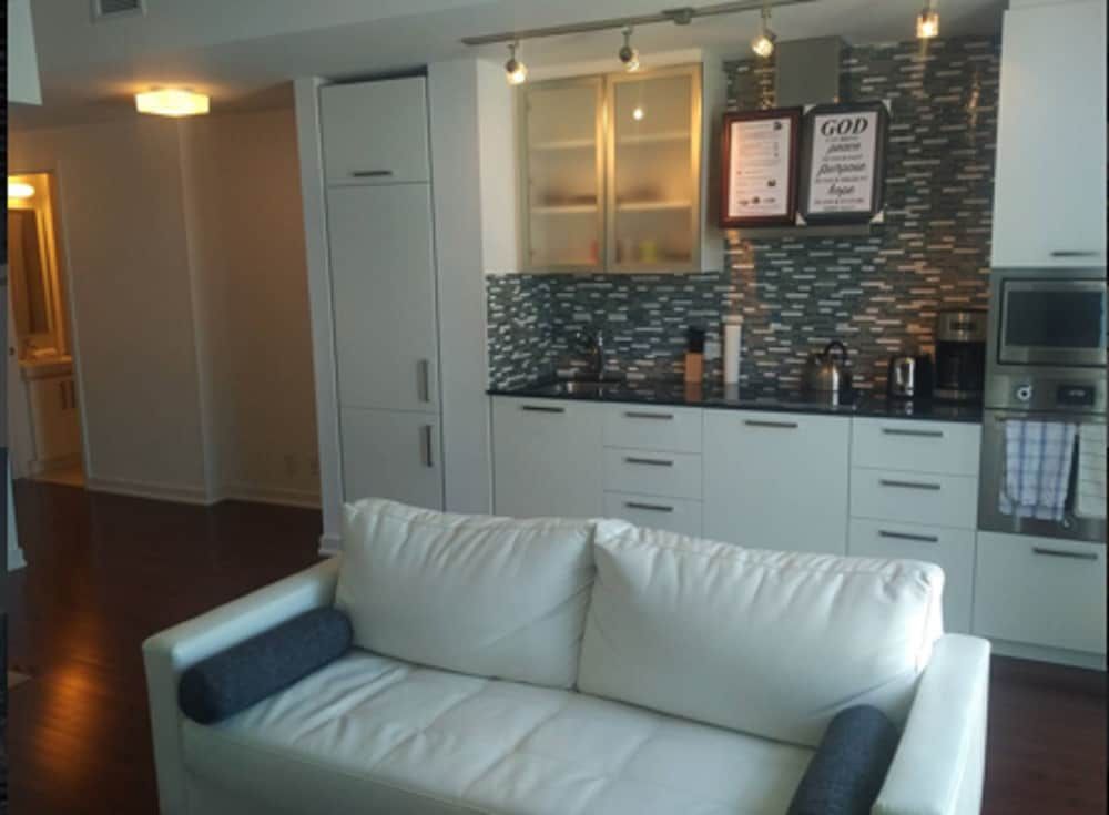 Trinity Suites - Condo on York Street I Comfort Condo, 1 Queen Bed