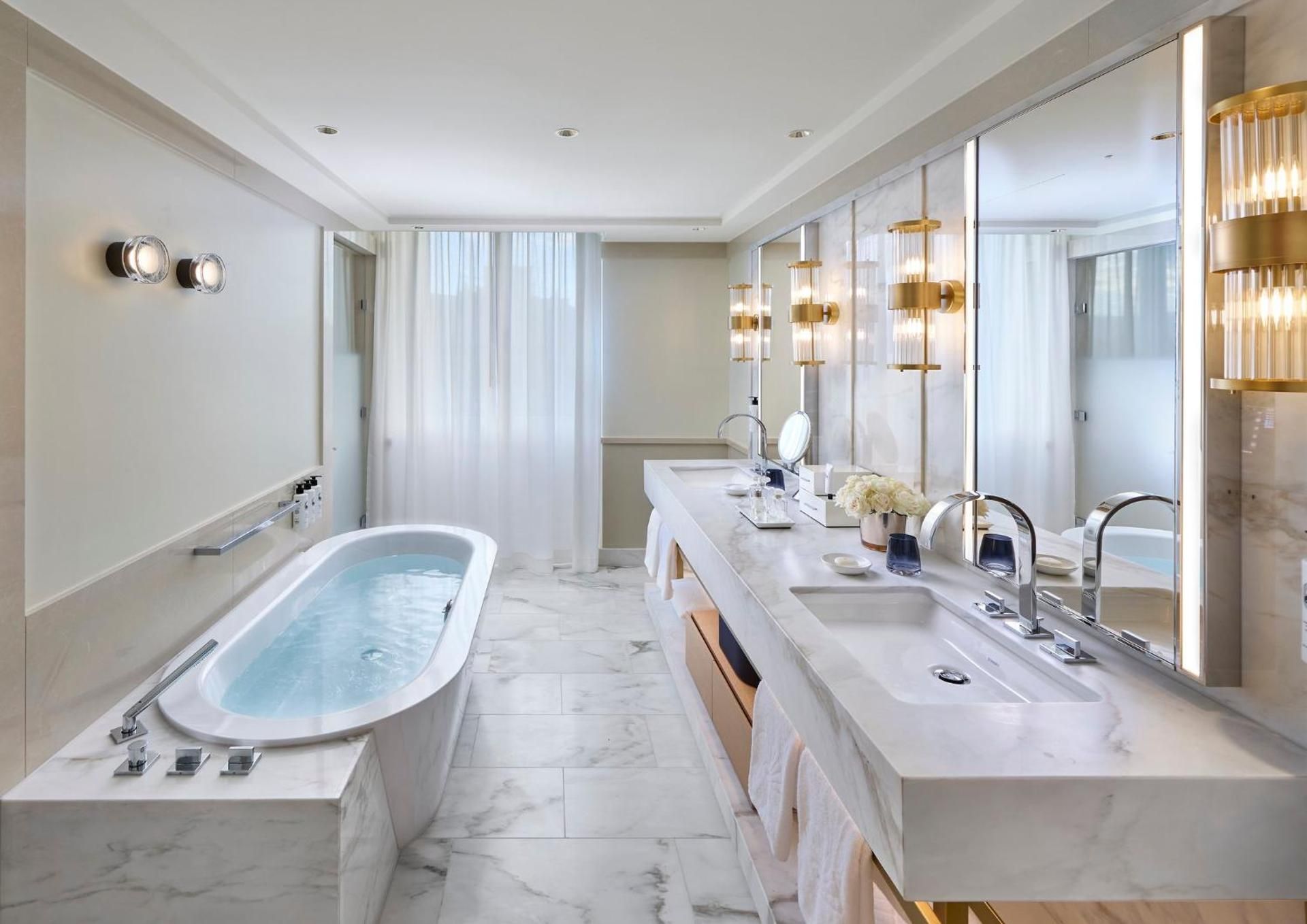 Grand Corner Suite