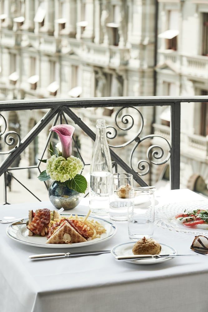 Room Service - Dining