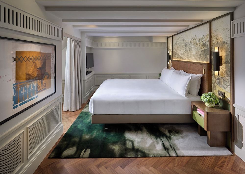 Suite, 1 King Bed (Orsini)