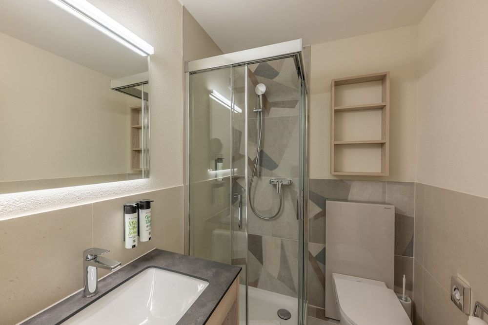 Hotel Brienz Double room lake side with balcony 8