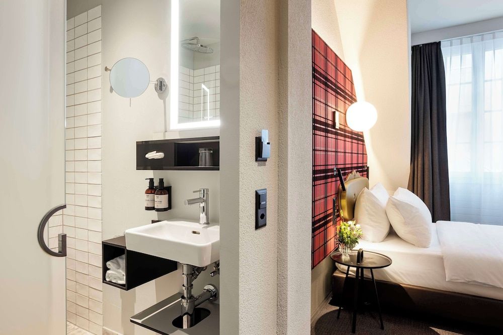 NH Bern The Bristol Standard Room 6