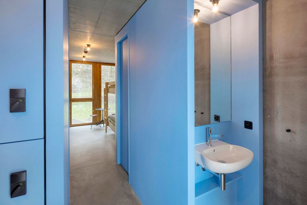 Youth Hostel Bern Quadruple Room, Private Bathroom 3