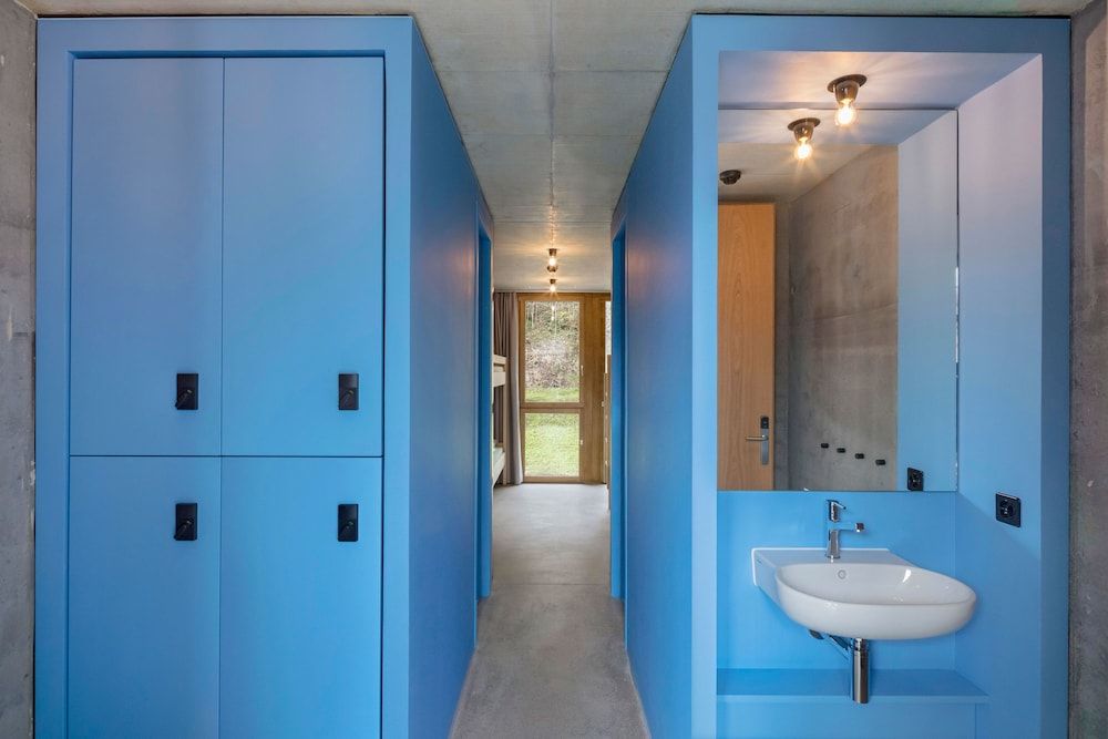 Youth Hostel Bern Quadruple Room, Private Bathroom 2