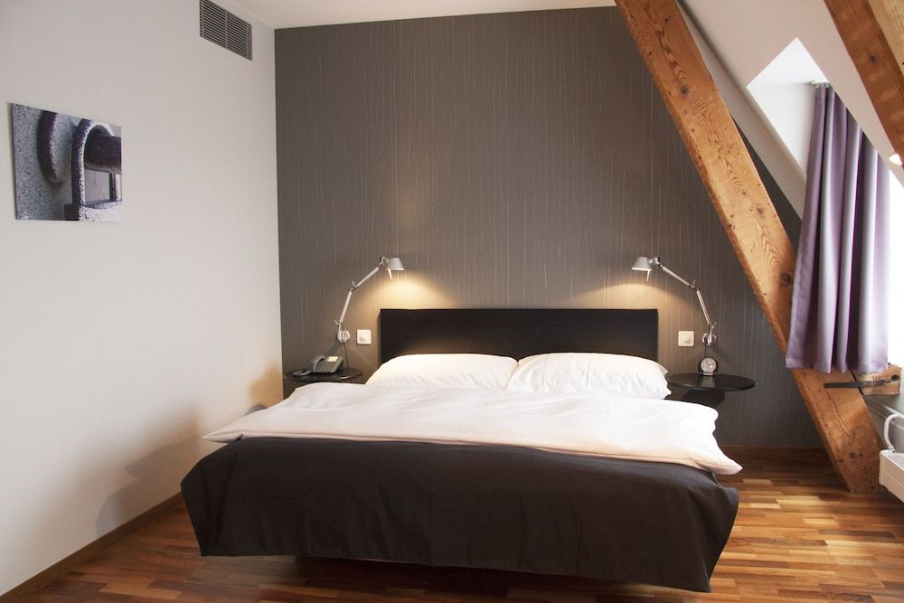 Royal Hotel Comfort Room 4