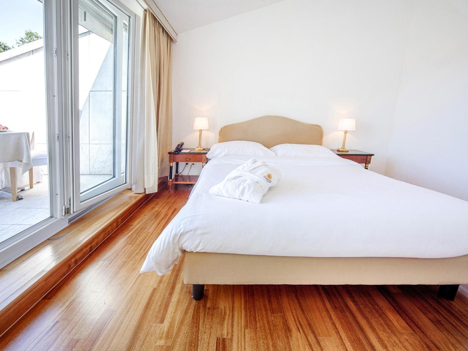 Penthouse Suite with Lake View