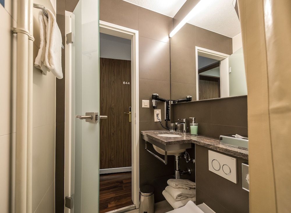 Alexander Guesthouse Economy Double Room 12