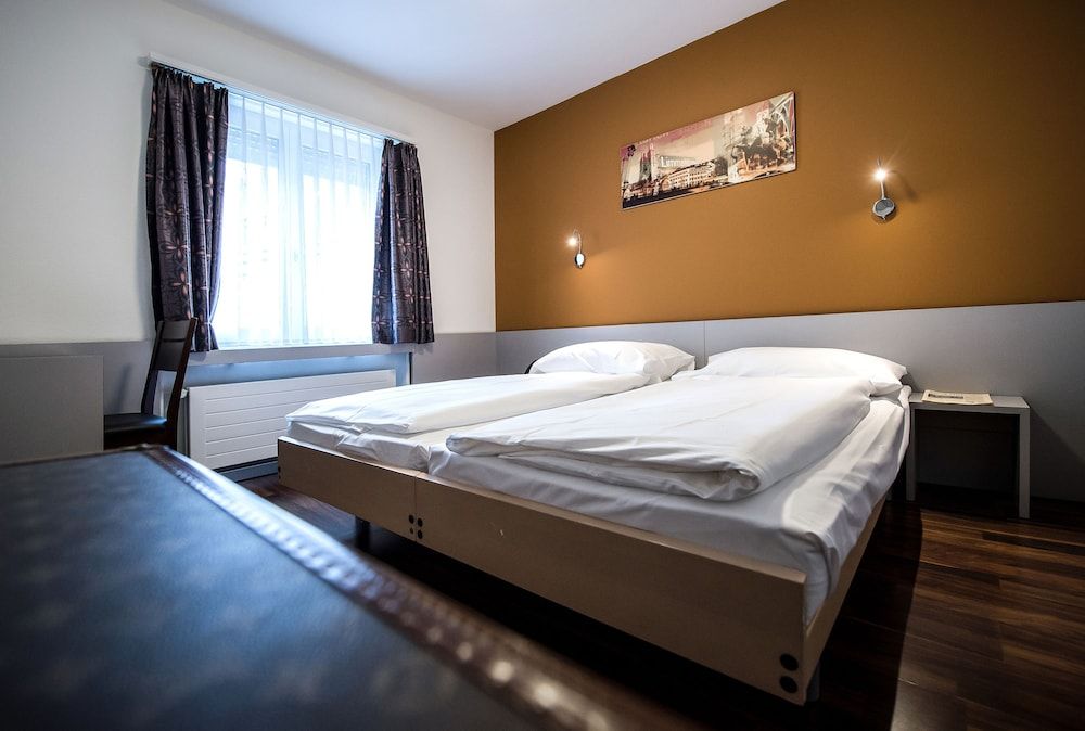 Alexander Guesthouse Economy Double Room 9