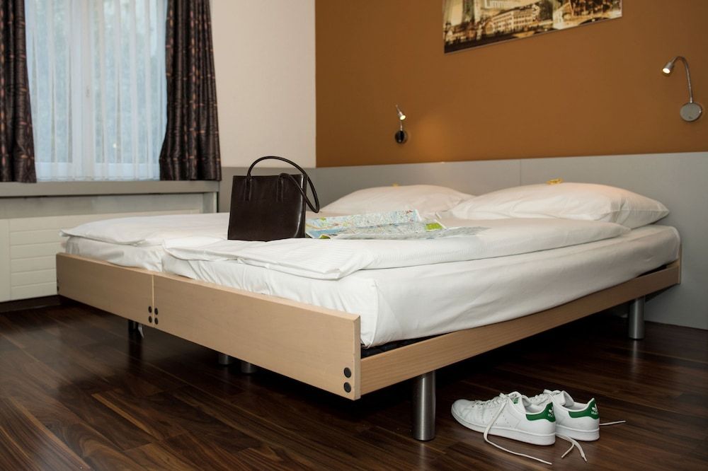 Alexander Guesthouse Economy Double Room 7