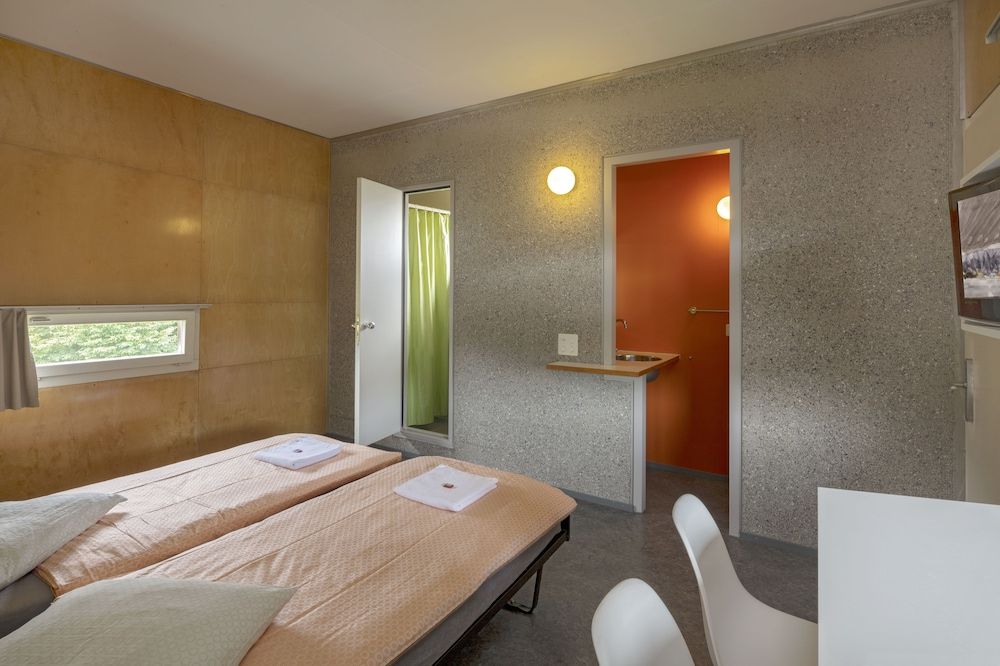 undefined Lausanne Youth Hostel Jeunotel 4